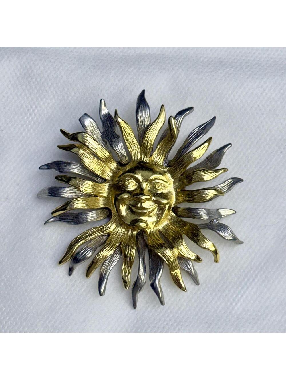 JJ Jonette smiling sun brooch pin